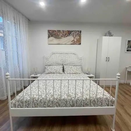 Διαμέρισμα In Centro Storico Intra